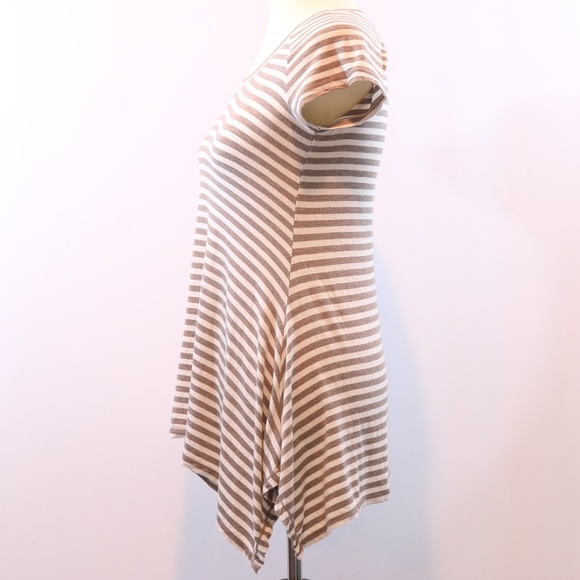 Max Studio Striped Handkerchief Hem Top - Picture 3 of 7